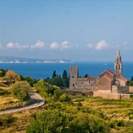 Holiday Home Burba Komiža Εξωτερικό φωτογραφία