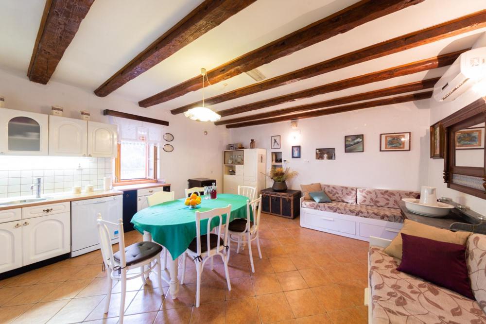 Holiday Home Burba Komiža Εξωτερικό φωτογραφία