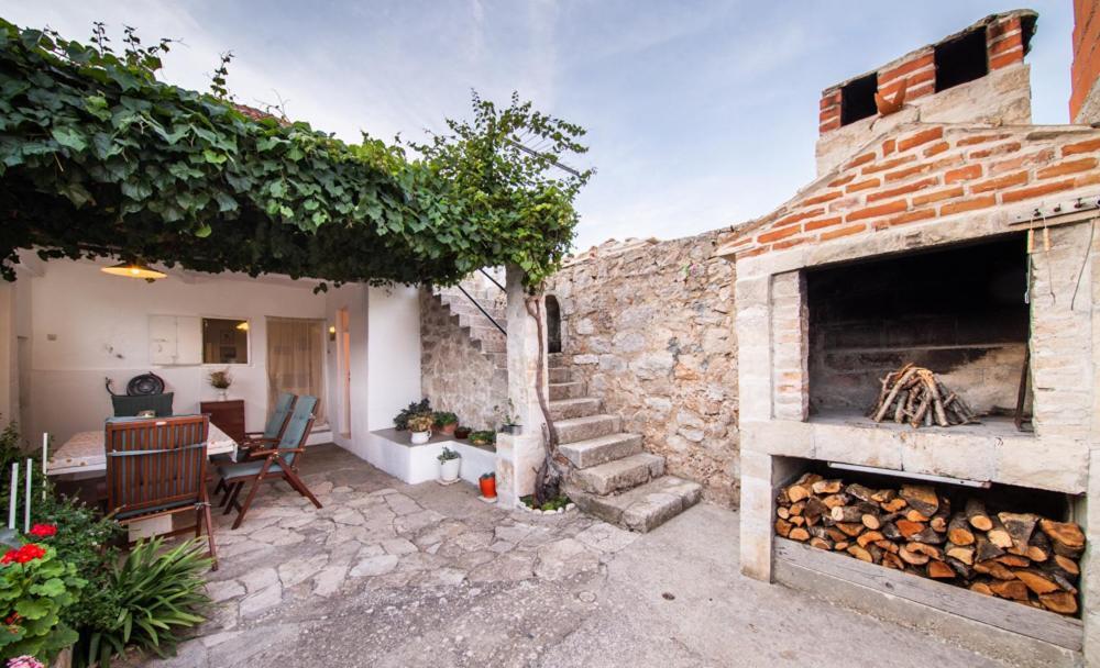Holiday Home Burba Komiža Εξωτερικό φωτογραφία