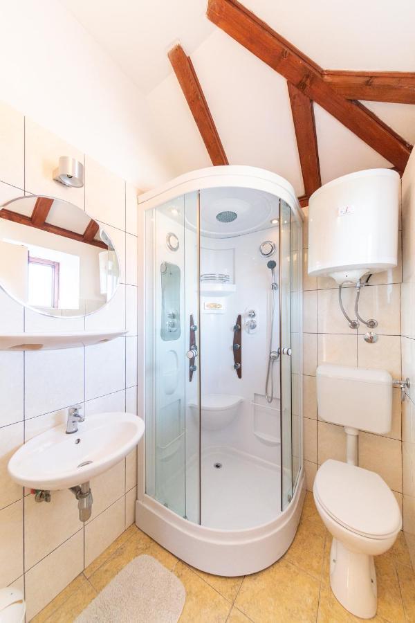 Holiday Home Burba Komiža Εξωτερικό φωτογραφία